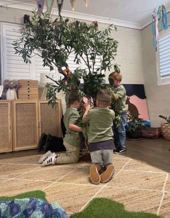 Children participating in the Gurangatti Dreaming story experience at Lakeview Preschool graduation